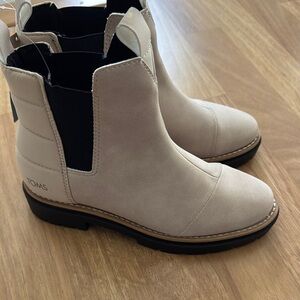 Toms Tan Ankle Boots Modern Chelsea Style